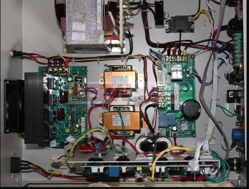 導致變頻電源故障報警原因及的解決方法(圖1) 導致變頻電源故障報警原因及的解決方法(圖1)